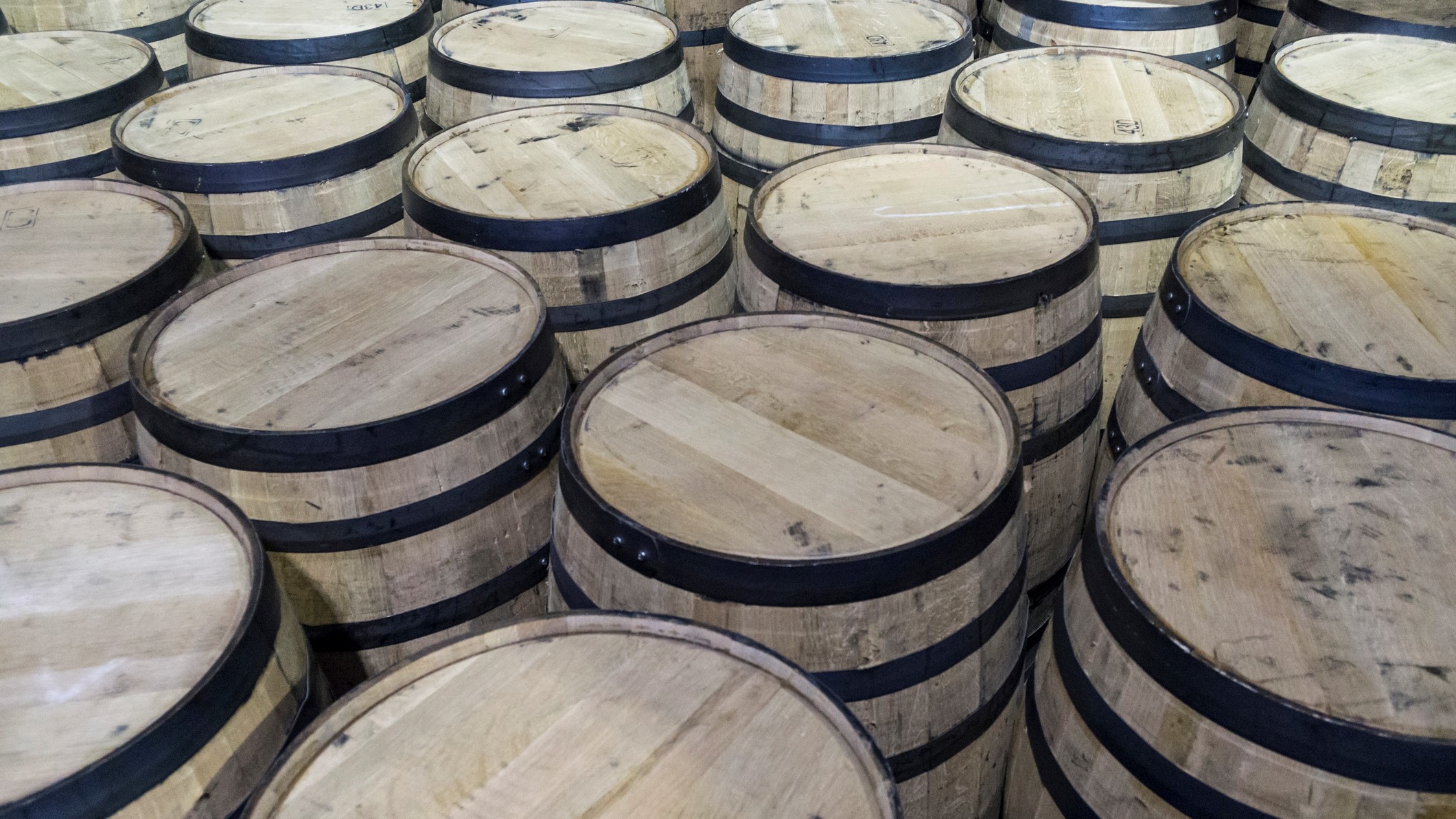 whiskey-bourbonfat-st&aring;ende.jpg