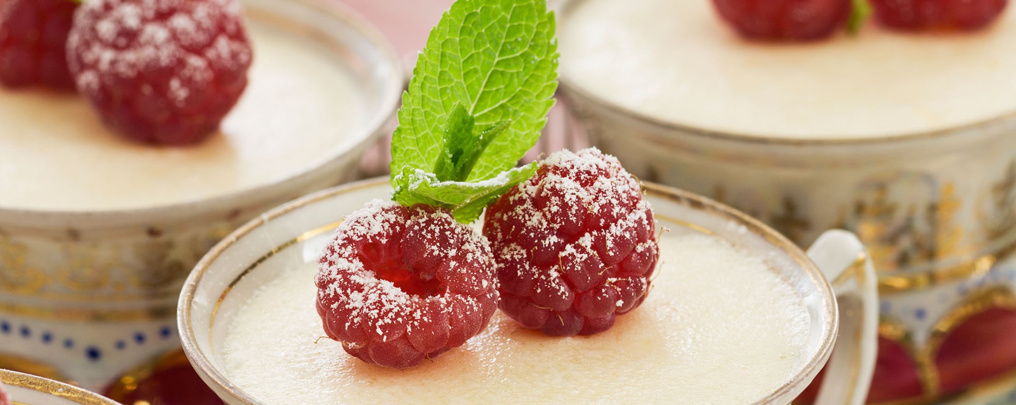 Dessert färska hallon